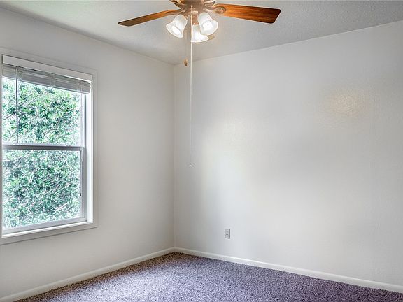 5th image of 712 Wellesley Ct APT C