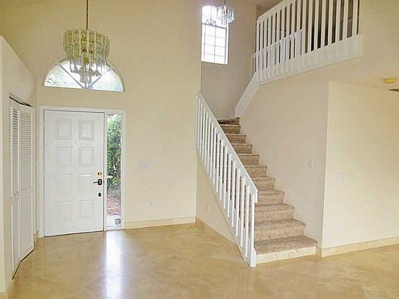 4th image of 6725 NW 75th Pl