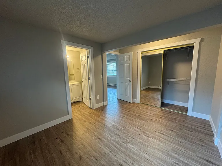 Cozy 2bd/1ba North West Apartment | On-Site Laundry | Pet Friendly | Off-Street Parking | Avail U... — Photo 8