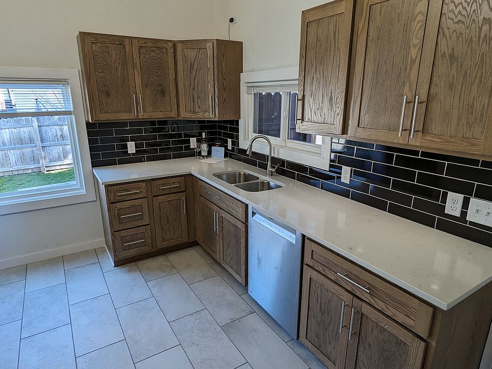 1st image of 1001 E Meinecke Ave