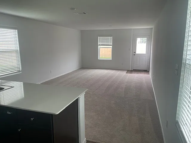 4 bed, 2.5 bath, 1530 sqft, $1,695 — Photo 2