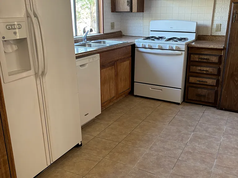 1 Tioga Cir — Photo 11