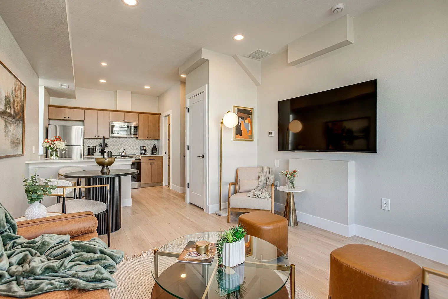 2 bed, 1.0 bath, 1194 sqft, $6,838 — Photo 1