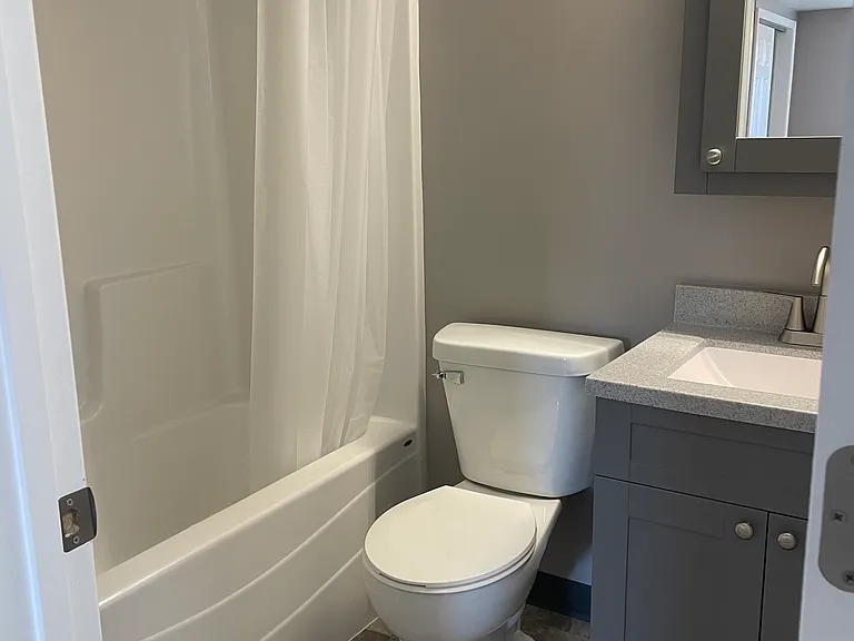 105 N Chestnut St — Photo 5