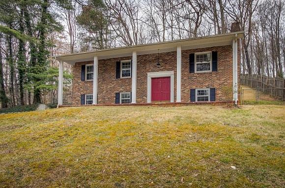 1st image of 1609 Woodridge Dr