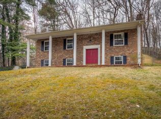 1609 Woodridge Dr, Johnson City, TN 37604