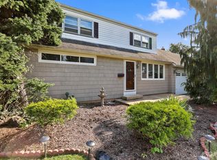 71 Longfellow Dr, Colonia, NJ