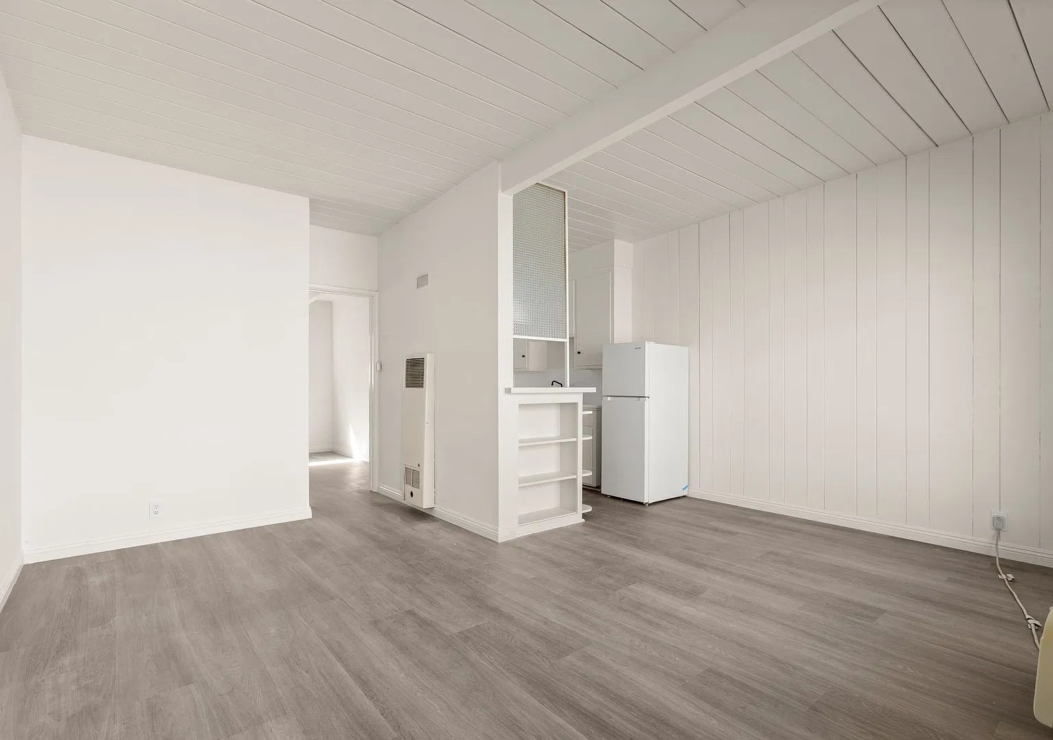(El/Ti/Yo:B) 4135 Laurel Canyon Blvd — Photo 2