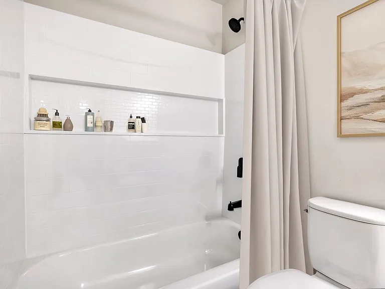 Beautifully Renovated 1 & 2 Bedroom Apartments in Lynnwood! — Photo 63