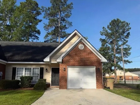 23 Crossing Dr, Richmond Hill, GA 31324