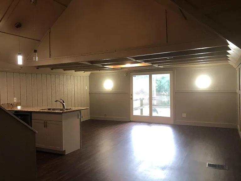 515 Crawford St — Photo 5