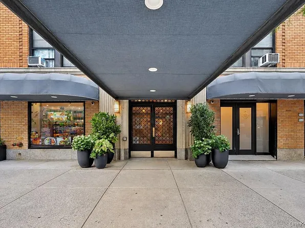 433 W 34th St APT 2N, New York, NY 10001