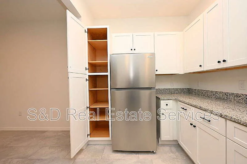3 bed, 2.5 bath, 1619 sqft, $1,800 — Photo 3