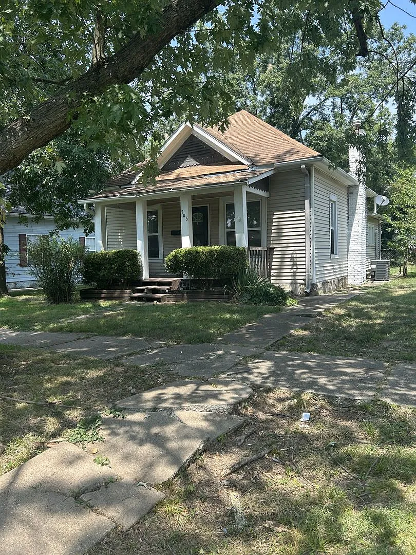 Just Renovated - 2 Bedroom 1 Bathroom House — Photo 1