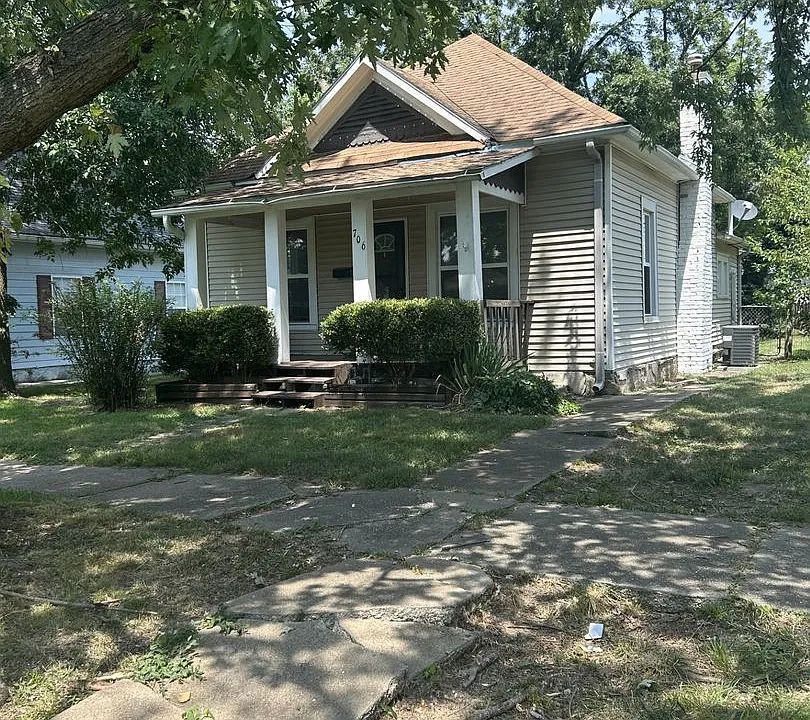 706 W Kansas St