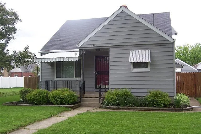 2913 Wayland Ave photo 1