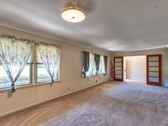 4th image of 110 Crestview Dr