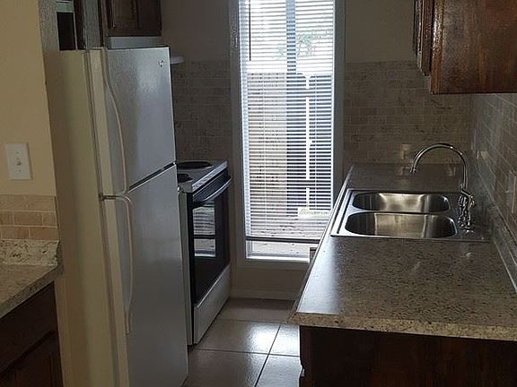 4th image of 705 E 6th St APT 11