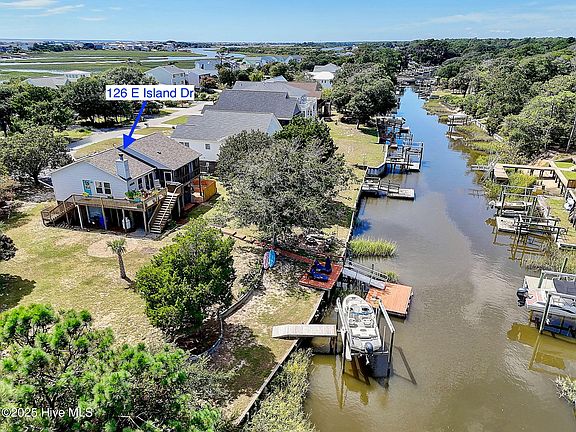 4th image of 126 E Island Drive