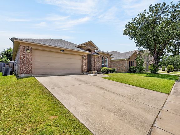 4th image of 1025 Highland Station Dr