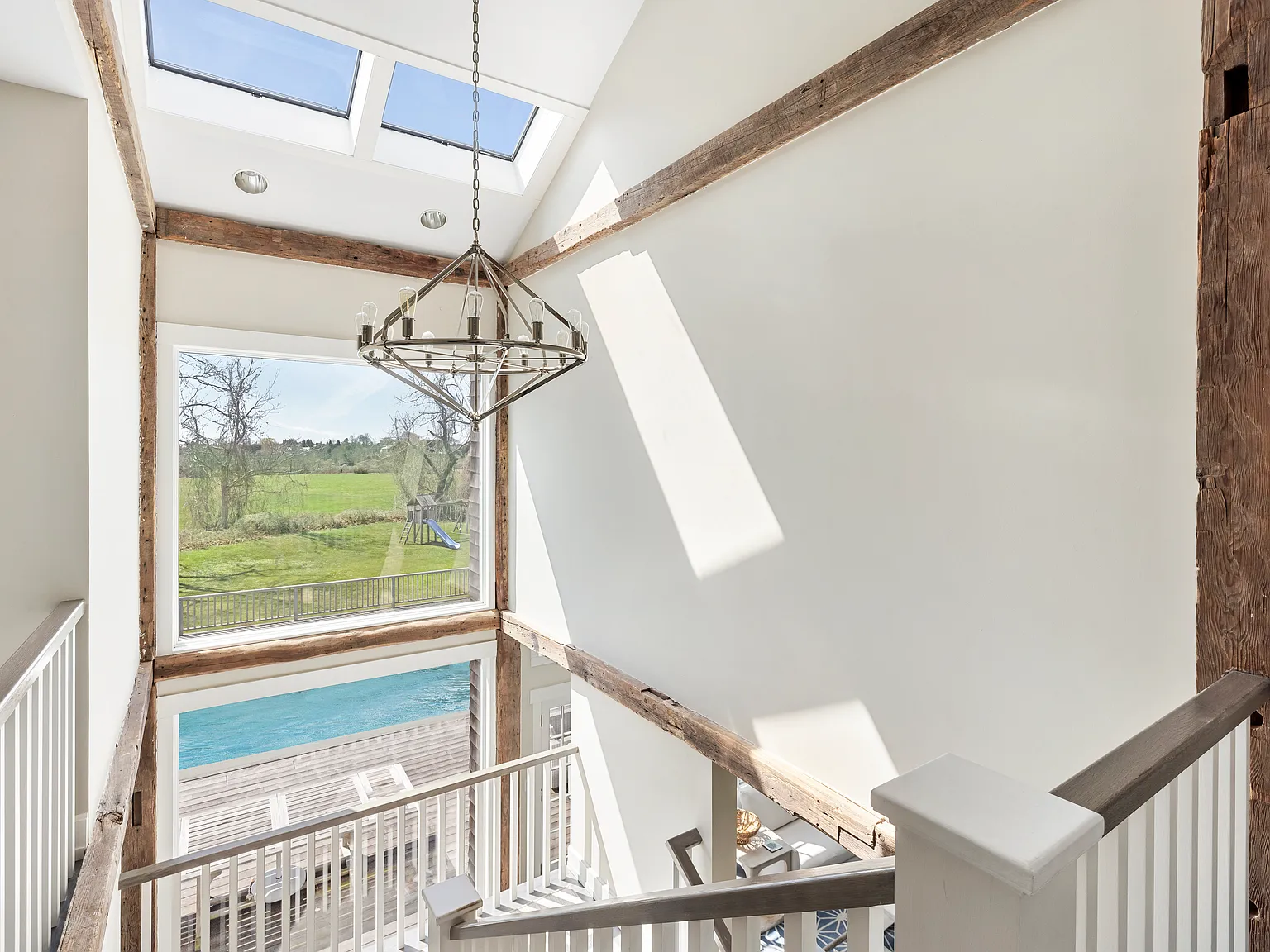 Summer Sanctuary in Wainscott South Overlooking Equestrian Estate — Photo 3