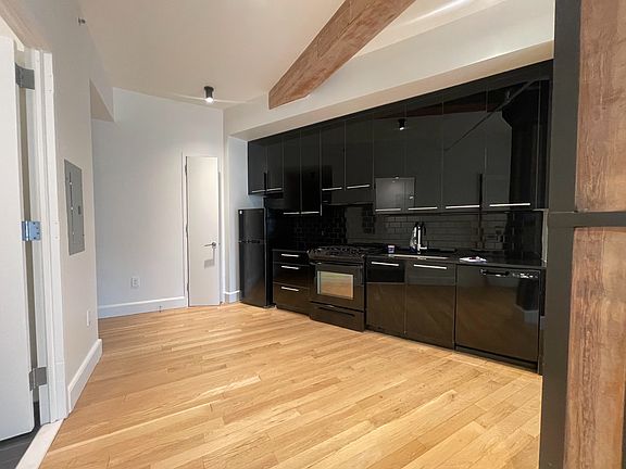 2nd image of 384 Keap St APT 22