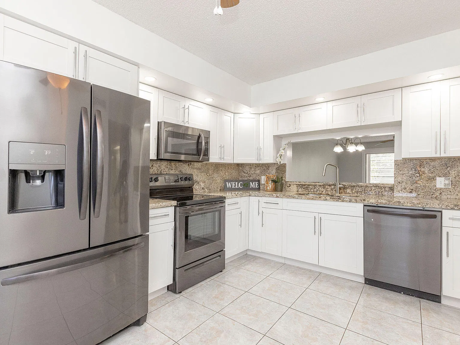 2 bed, 2.0 bath, 1192 sqft, $2,200 — Photo 2