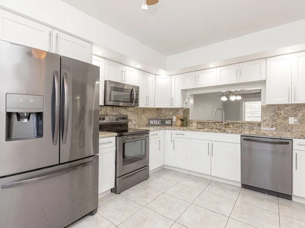 1000 SW 125th Ave APT 207N, Pembroke Pines, FL 33027