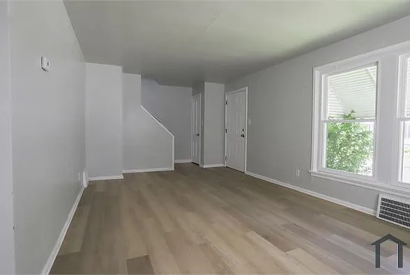 12402 Imperial Ave — Photo 2