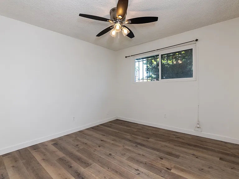 1908 Clinton St #4 — Photo 5