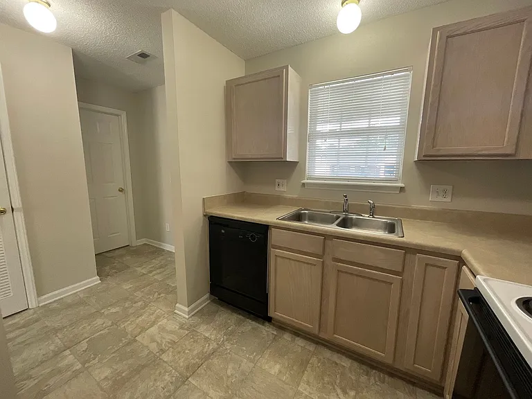 Meridian Park Apartments — Photo 66