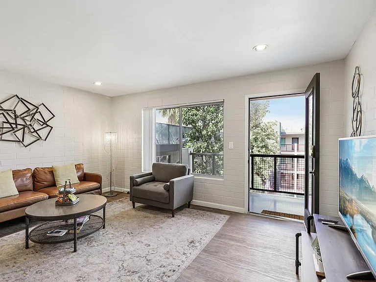 128 South 5th Avenue — Photo 74