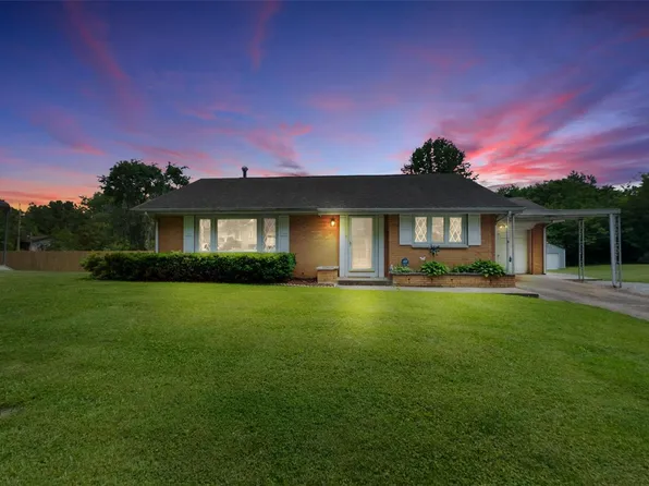 22 Eastwood Dr, Belleville, IL 62223