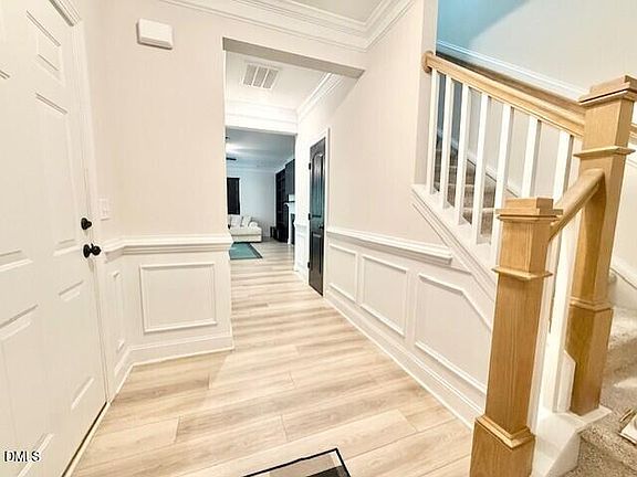 2nd image of 77 Capewood Ct