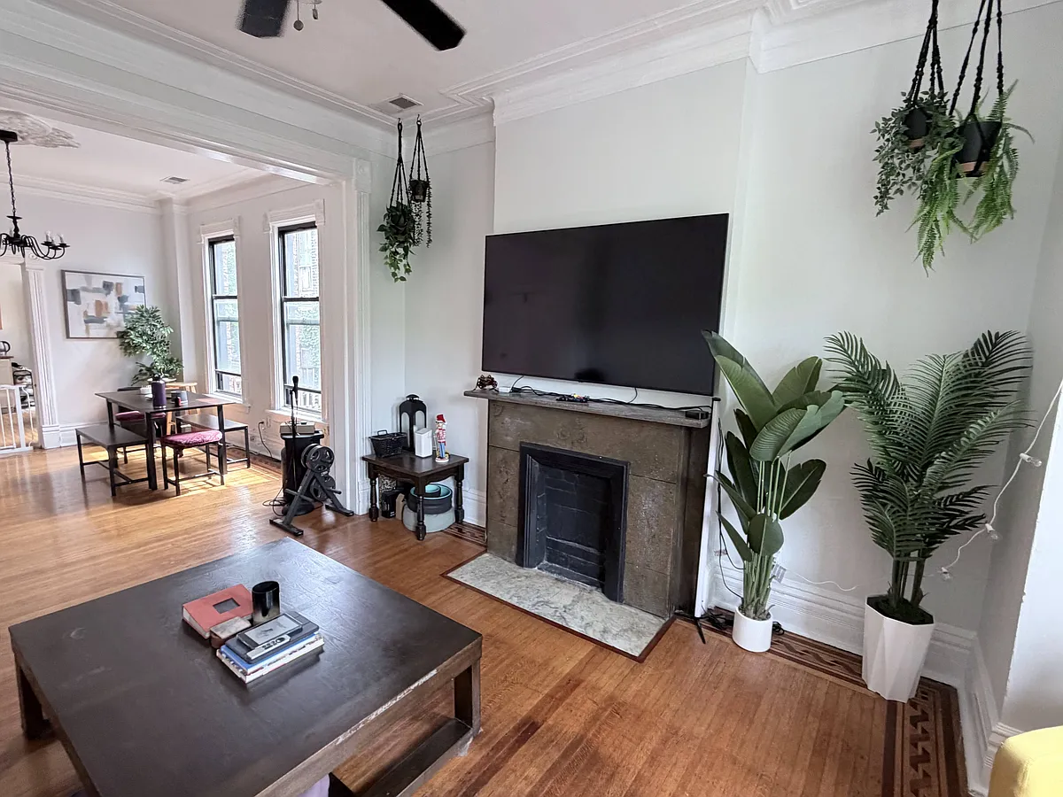 Building Photo - 1907 W Evergreen Ave #2F