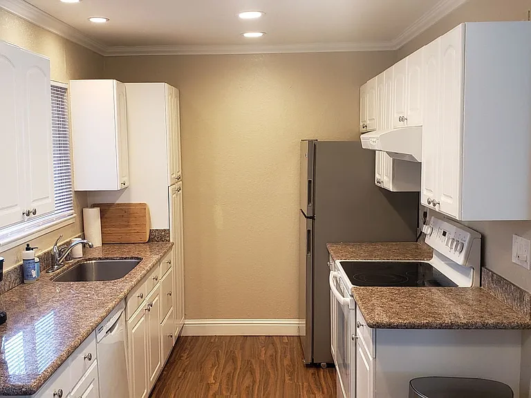 All Single Story Apartment Community — Photo 50