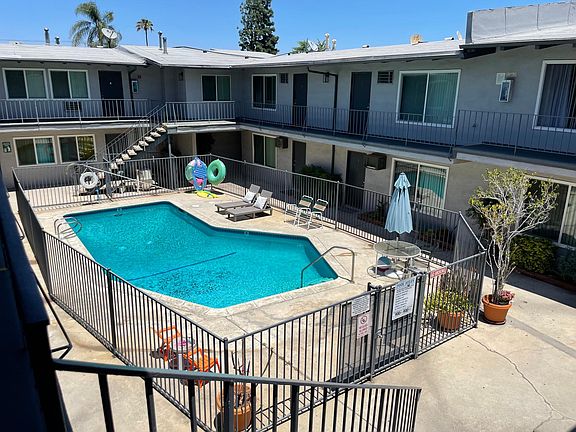 2nd image of 18605 Clark St #72b6430b0