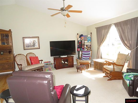 4th image of 100 Arrowwood Ct
