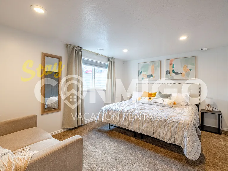 1041 E Platinum Way #1 — Photo 2