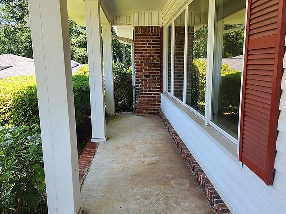3rd image of 3329 Thornton Dr