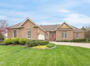 28 Robert Rd, Oswego, IL 60543