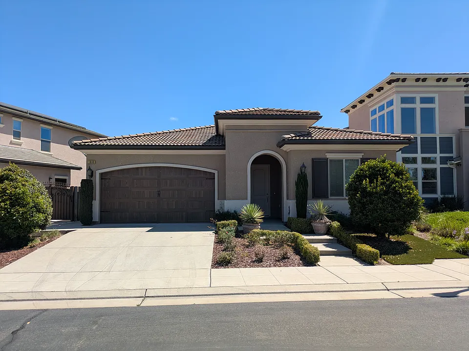 1699 E Bella Fiore Dr