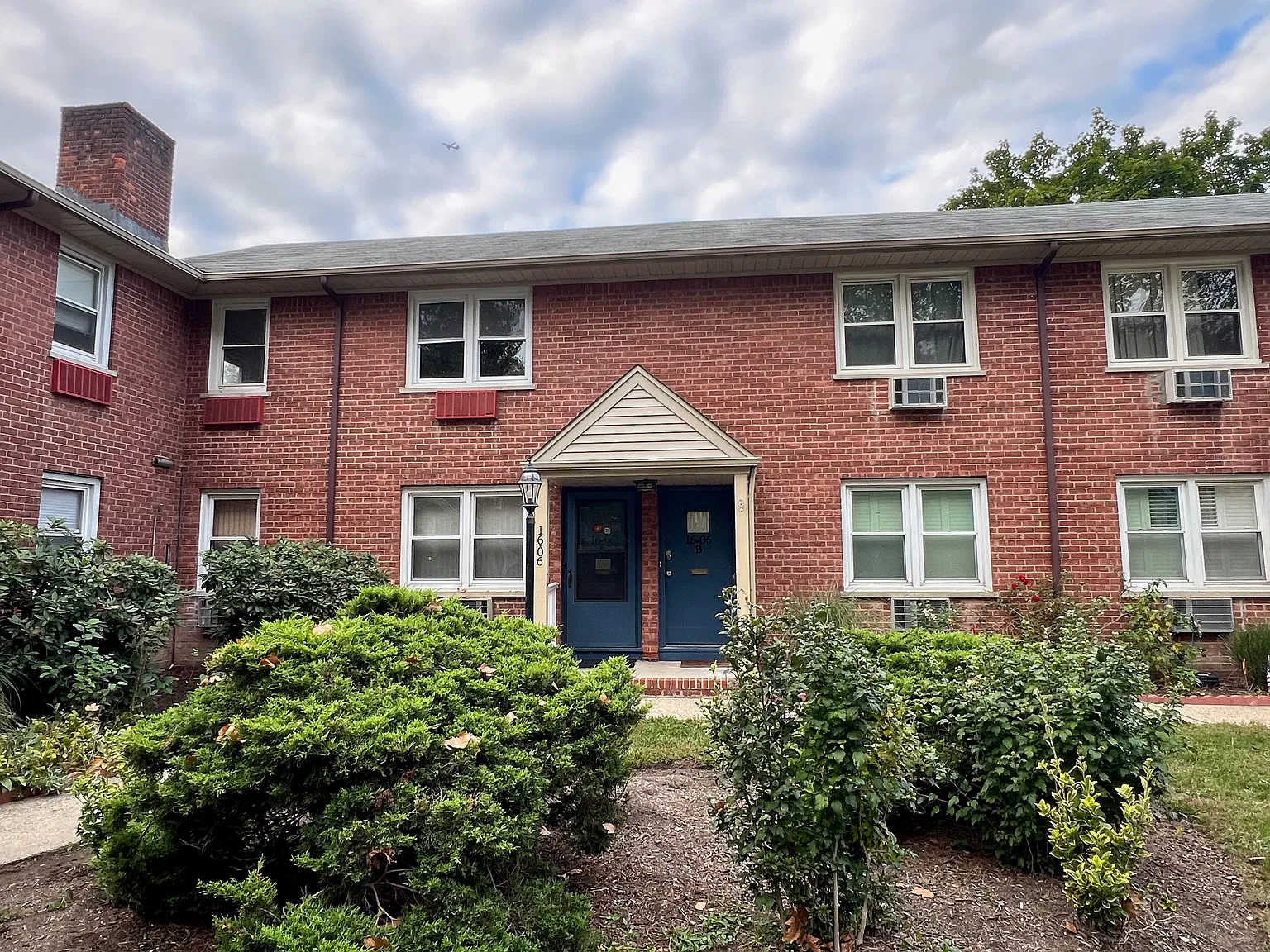 2 bed, $2,400 — Photo 1