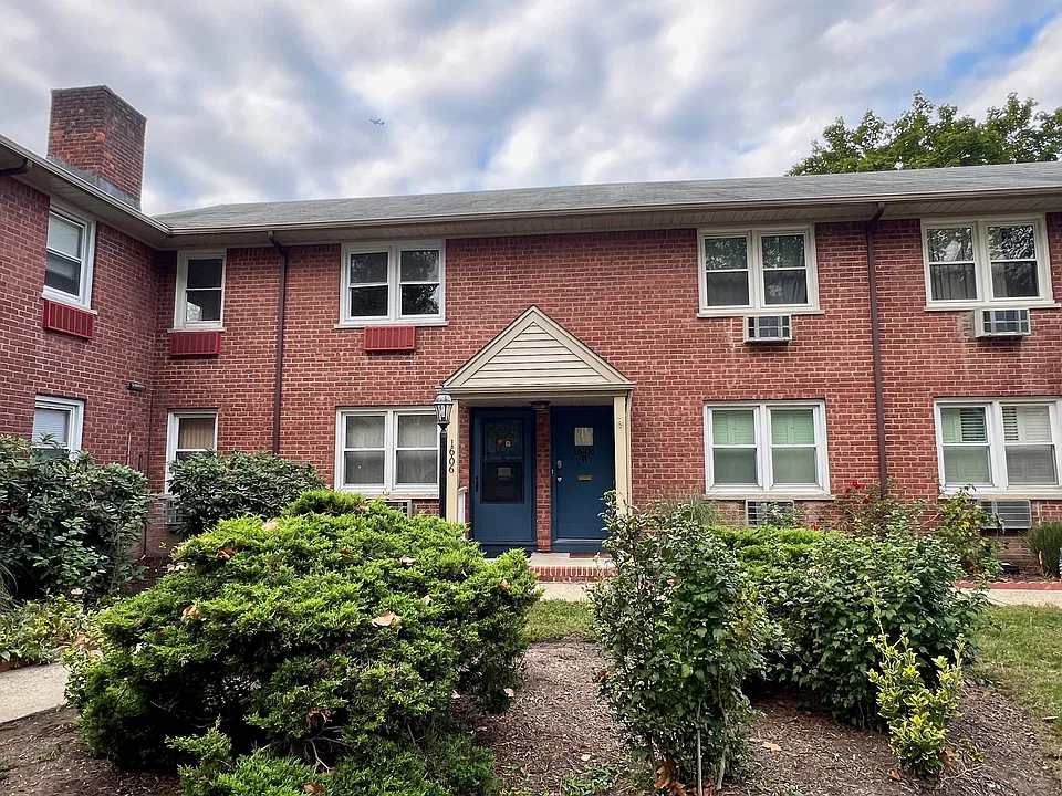 16 Plaza Rd #B