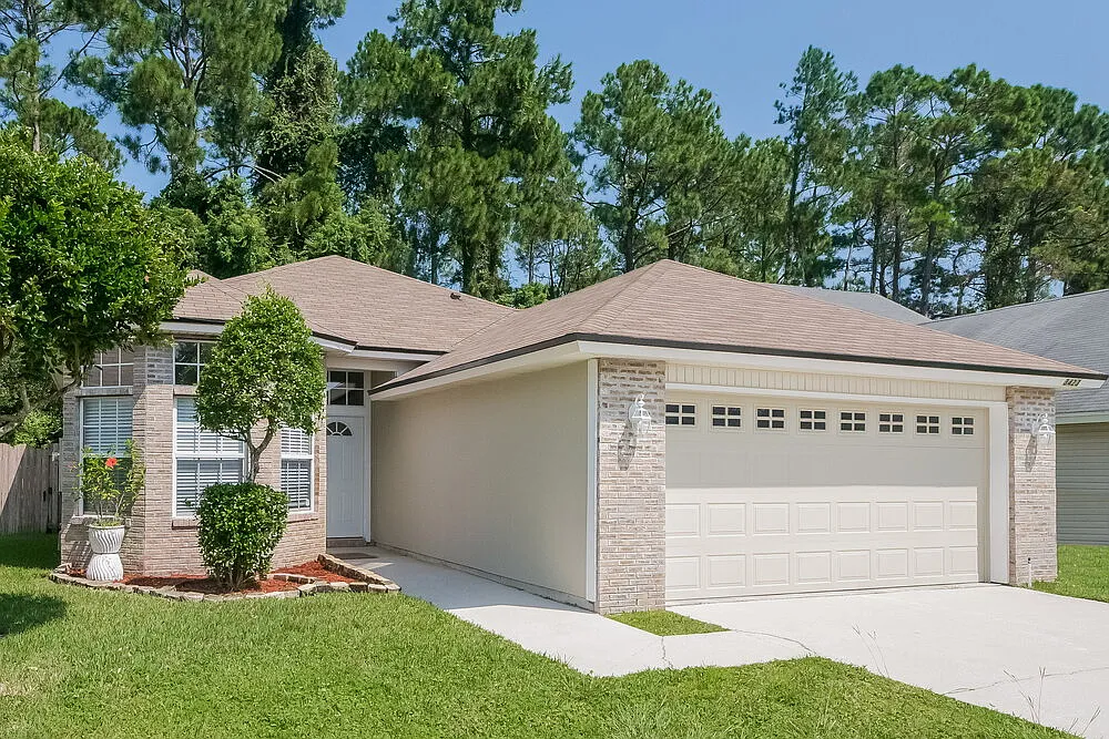 3 bed, 2.0 bath, 1615 sqft, $2,820 — Photo 2