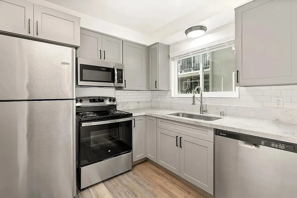 Florentine Apartments — Photo 2