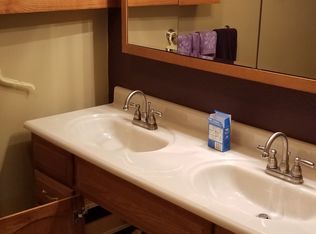 20 Barclay Ct, Decatur, IL 62526