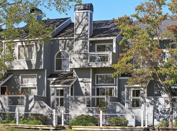 2nd image of 710 Portwalk Pl