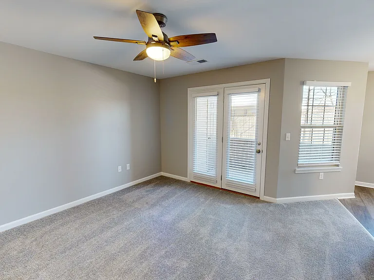 Burlington Oaks Apartments — Photo 34