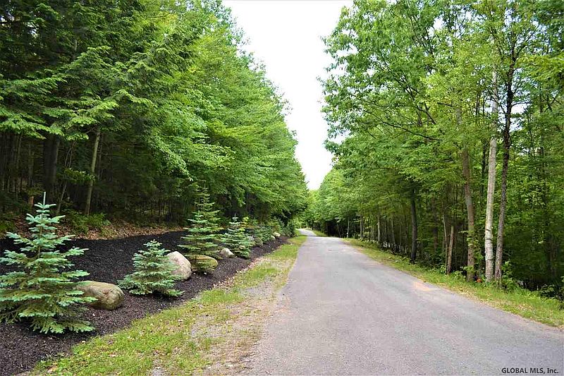 3rd image of 9 SPRING WOODS Road